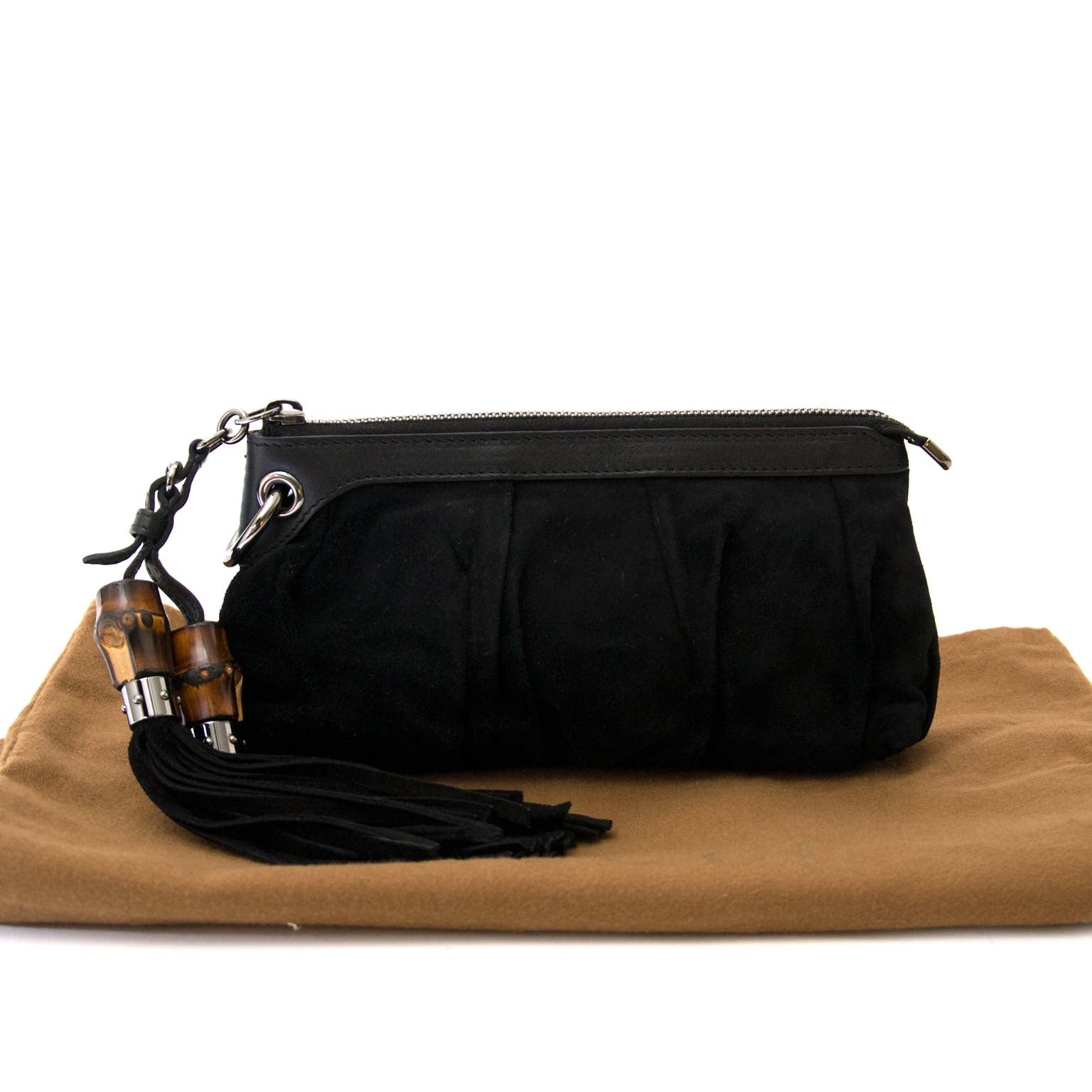 achetez Gucci Black Suede Clutch chez labellov et payez secure on ligne