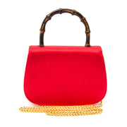 Achetez maintenant le Vintage Gucci Satin XXS Red Mini Bag with Bamboo Handle & Gold Chain chez Labellov, secure shopping! Seconde main, vintage produits et luxe en Belgique.