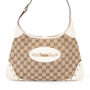 Authentieke Gucci Monogram Schoudertas met wit accent voor juiste prijs bij LabelLOV vintage webshop. Gucci Monogram Shoulder bag with white trim and gold buckle. Veilig online winkelen. Luxe, vintage, mode. Antwerpen, België.