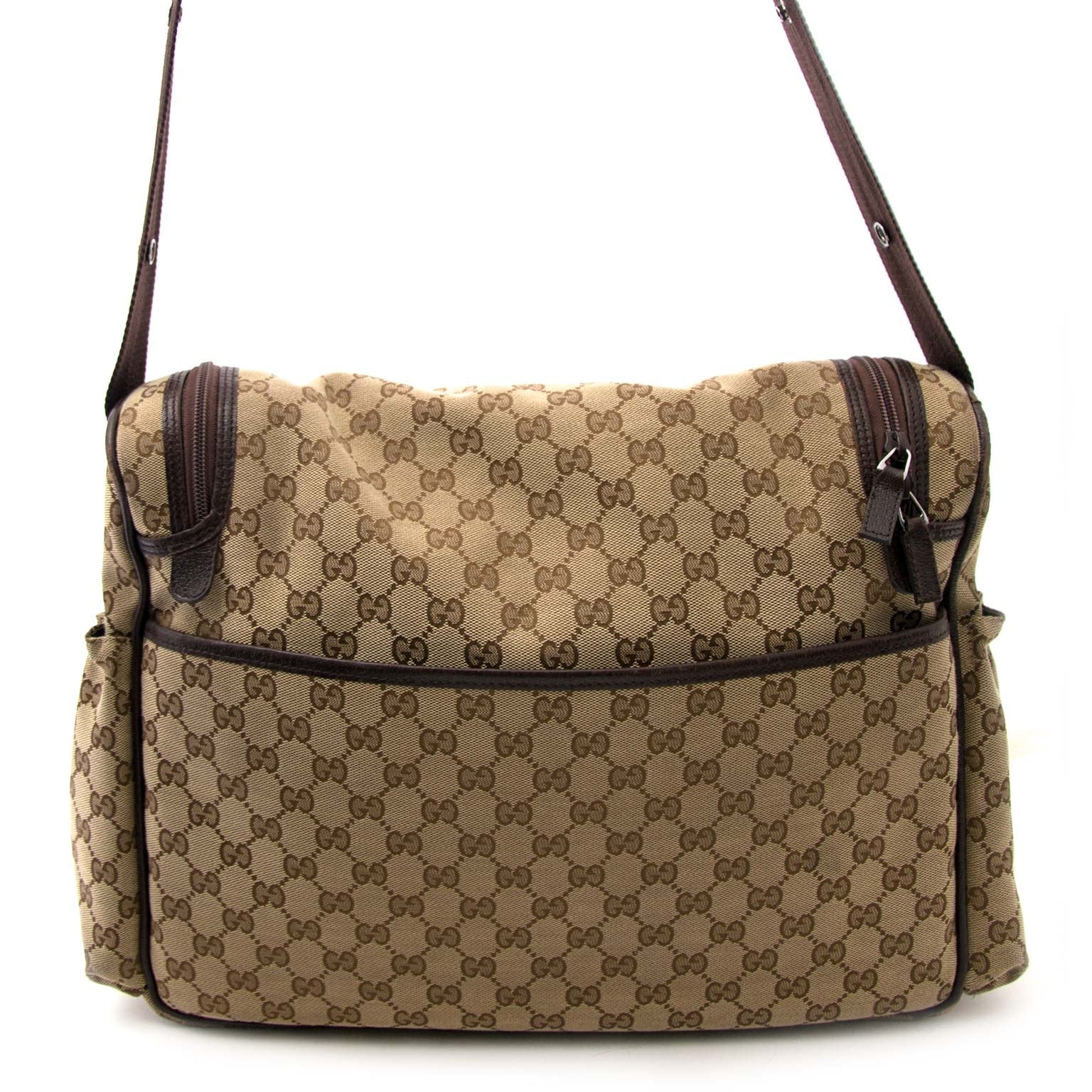 Gucci Monogram Diaper Bag Buy authentic designer Gucci secondhand bags at Labellov at the best price. Safe and secure shopping. Koop tweedehands authentieke Gucci tassen bij designer webwinkel labellov.
