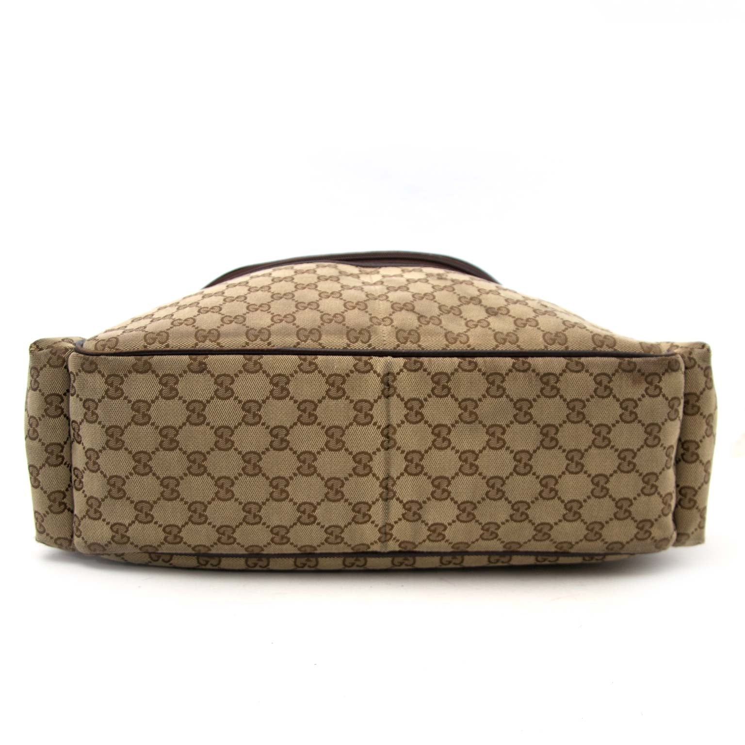 Gucci Monogram Diaper Bag Buy authentic designer Gucci secondhand bags at Labellov at the best price. Safe and secure shopping. Koop tweedehands authentieke Gucci tassen bij designer webwinkel labellov.