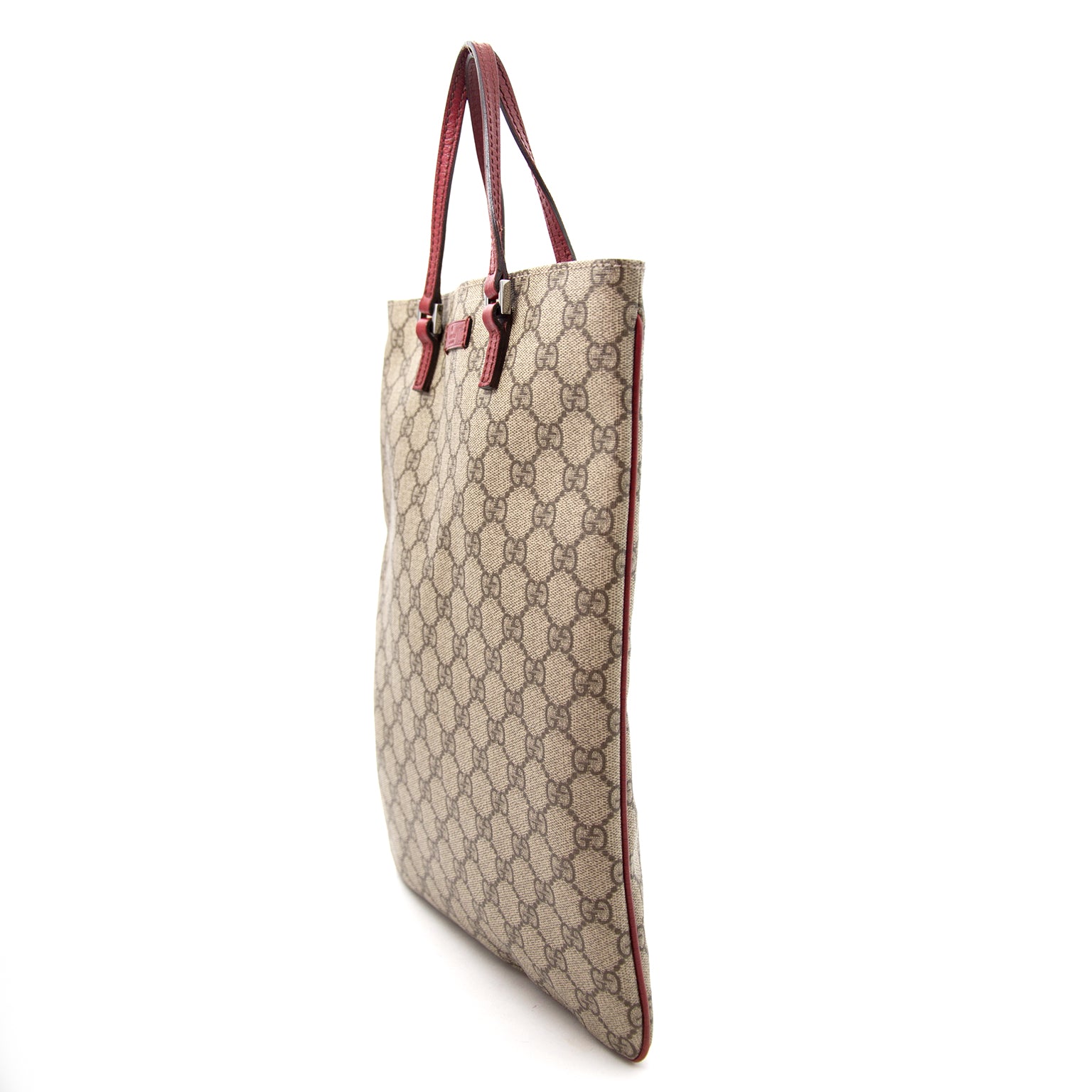 Are you looking for a designer handbag? Buy safe and secure at Labellov timeless luxury.
