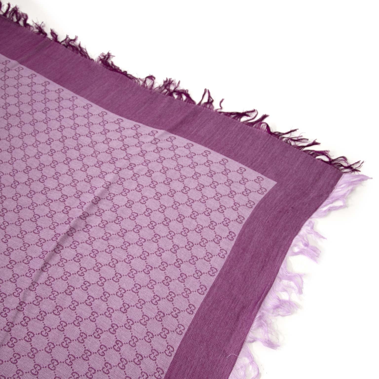 Buy authentic gucci monogram scarves at labellov vintage fashion webshop antwerp belgium