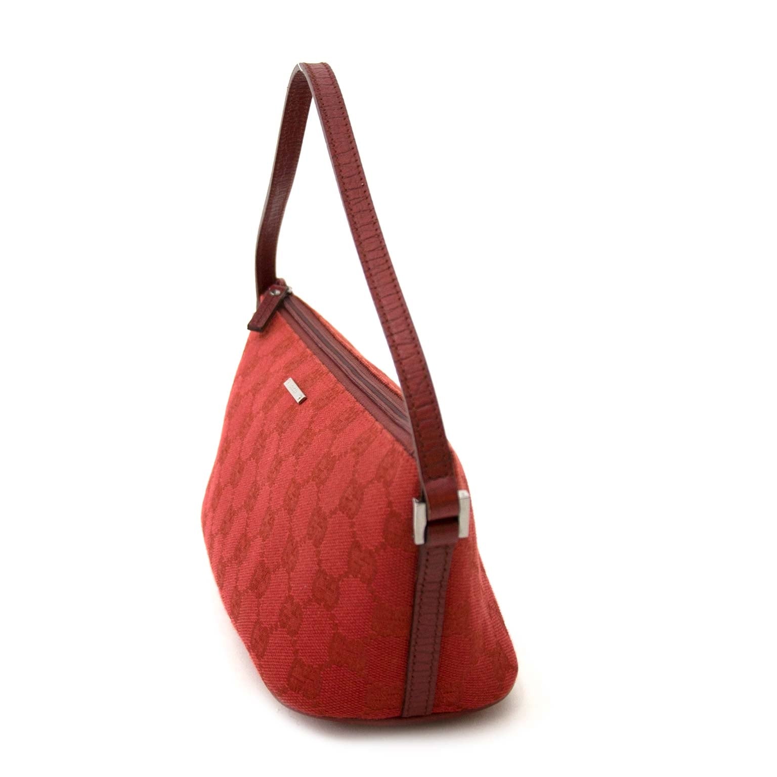 safe online shopping at labellov vintage fashion webshop belgium with gucci red monogram accessory pouch
