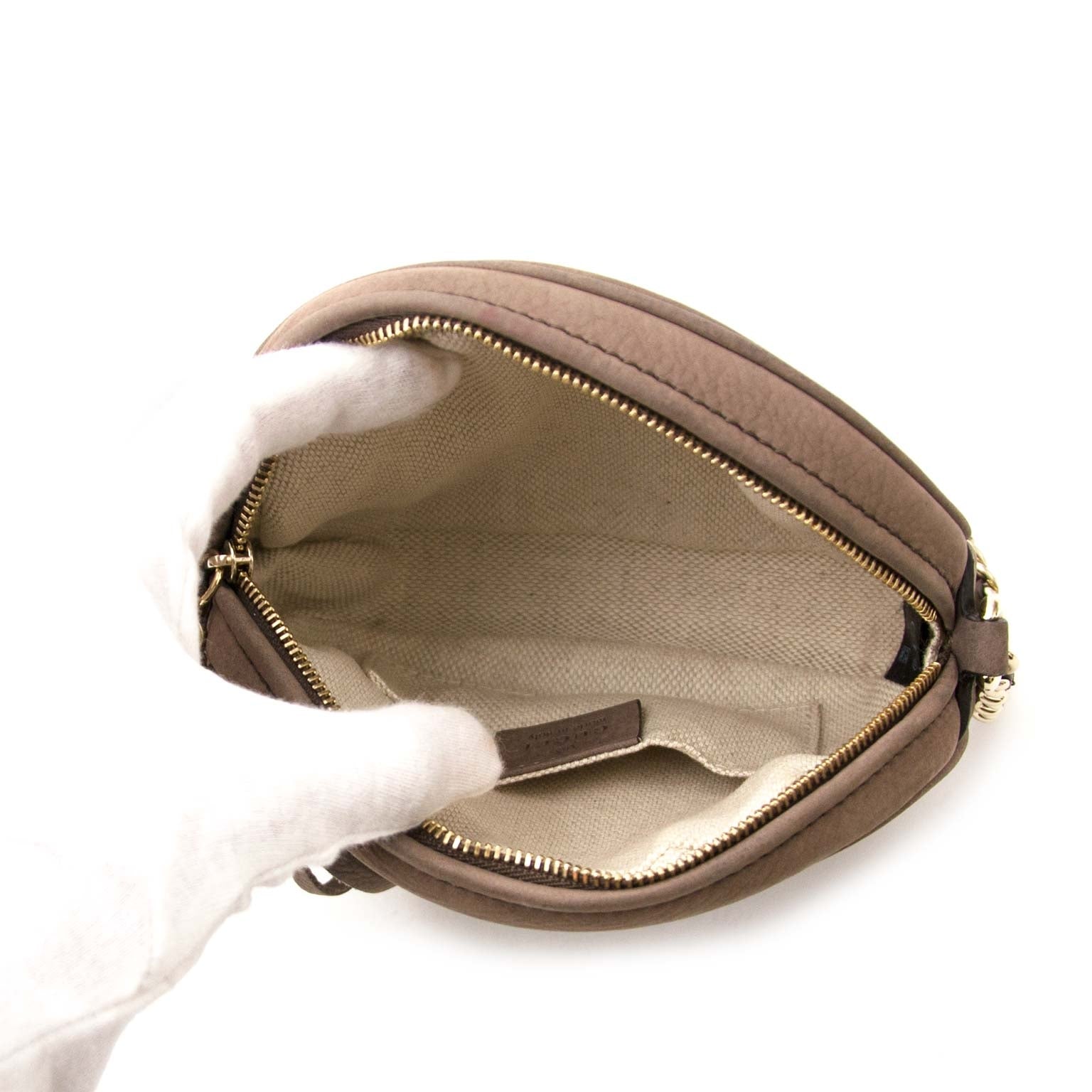 koop online tegen de beste prijs jou tweedehands Gucci Taupe Nubuck Mini Soho Chain Bag