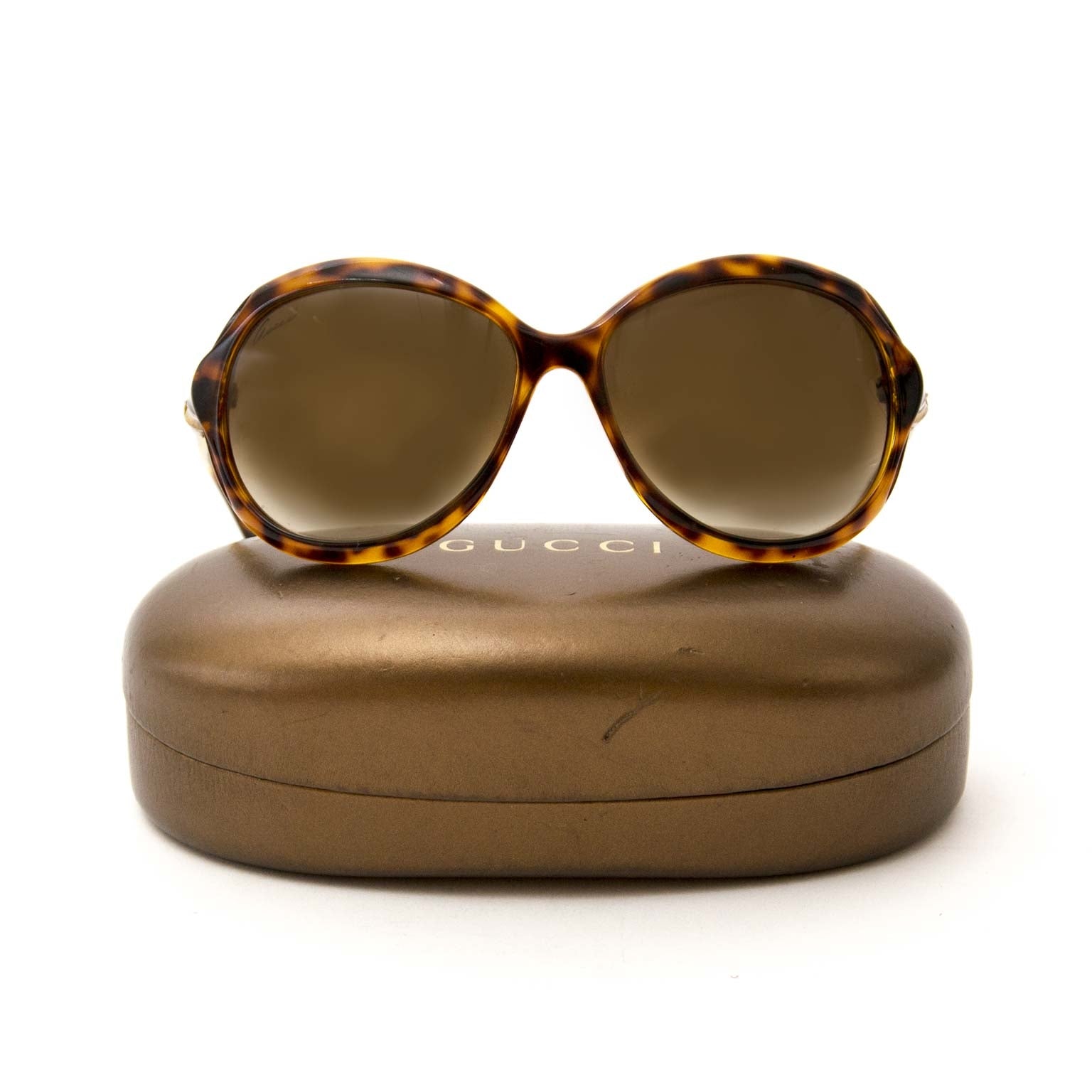 Buy secondhand Gucci sunglasses at Labellov. Safe online shopping. Koop tweedehands Gucci zonnebril bij Labellov. Veilig online shoppen. Achetez des lunettes de soleil Gucci d'occasion chez Labellov. Achats en ligne en toute securité.