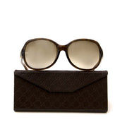 Buy secondhand Gucci sunglasses at Labellov. Safe online shopping. Koop tweedehands Gucci zonnebril bij Labellov. Veilig online shoppen. Achetez des lunettes de solei d'occasion Gucci chez Labellov. Achats en ligne en toute securité.