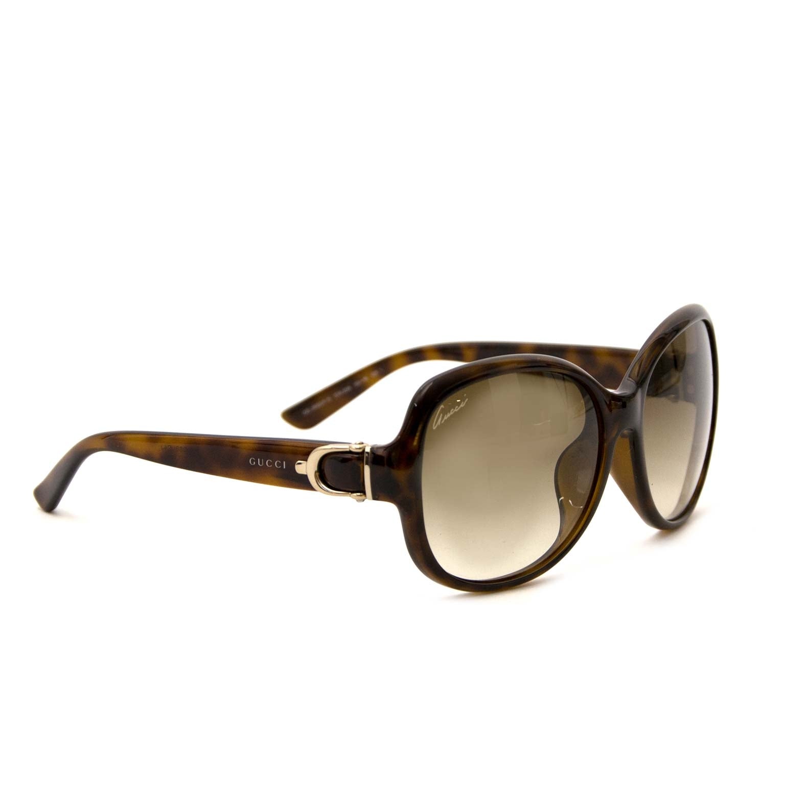 Buy secondhand Gucci sunglasses at Labellov. Safe online shopping. Koop tweedehands Gucci zonnebril bij Labellov. Veilig online shoppen. Achetez des lunettes de solei d'occasion Gucci chez Labellov. Achats en ligne en toute securité.