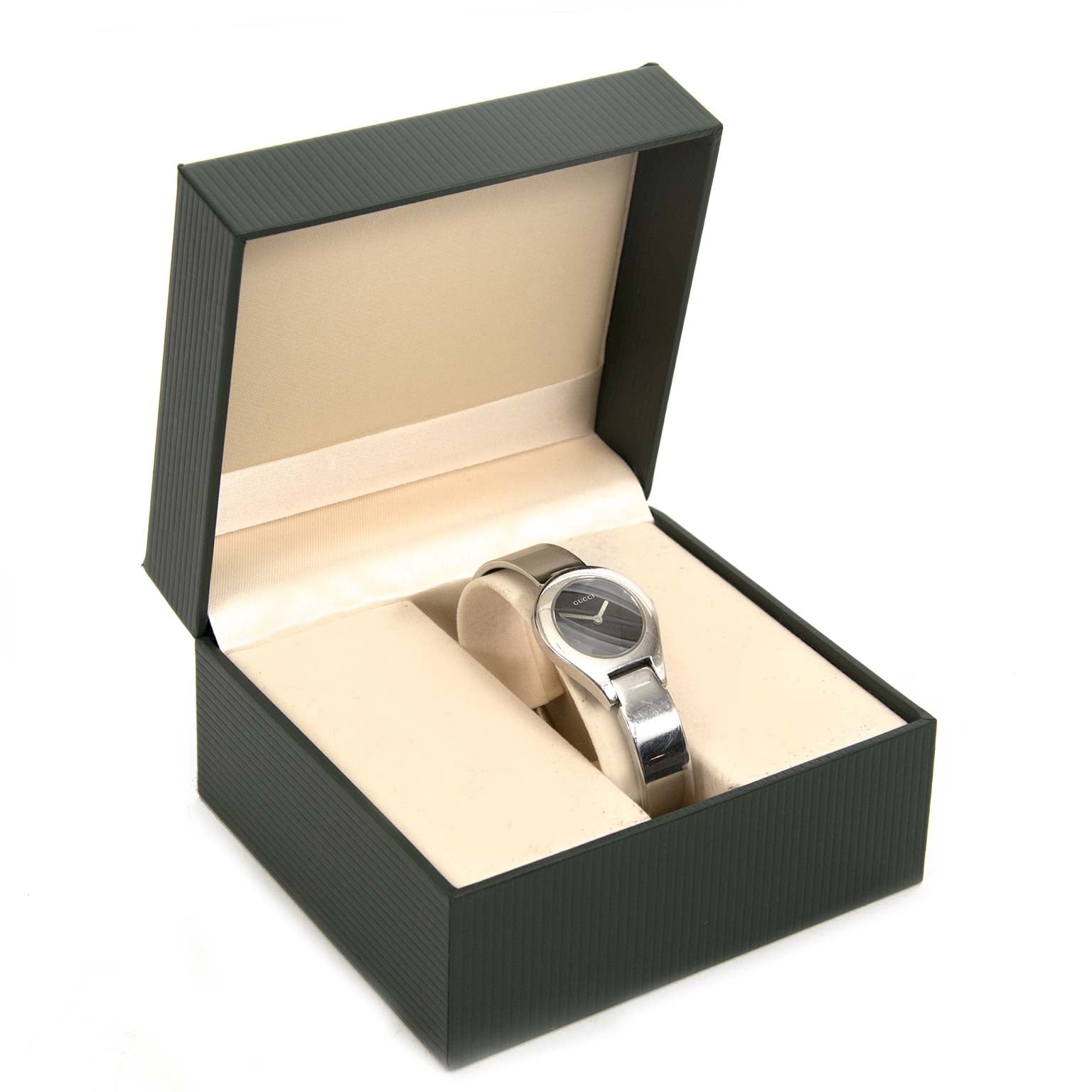 Buy and sell safe online Gucci Silver 6700 L Series Watch at labellov
