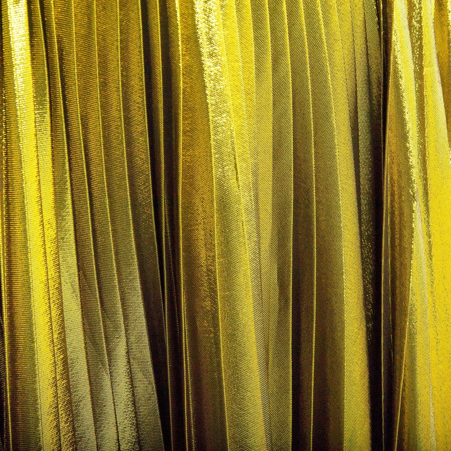 gucci gold pleated skirt now for sale at labellov vintage fashion webshop belgium