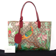 Authentieke Gucci Tian GG Supreme tote schoutertas voor juiste prijs bij LabelLOV vintage webshop. second hand vintage G Gucci Tian GG Supreme tote shoulderbag with top handles. Veilig online winkelen. Luxe, vintage, mode. Antwerpen, België.