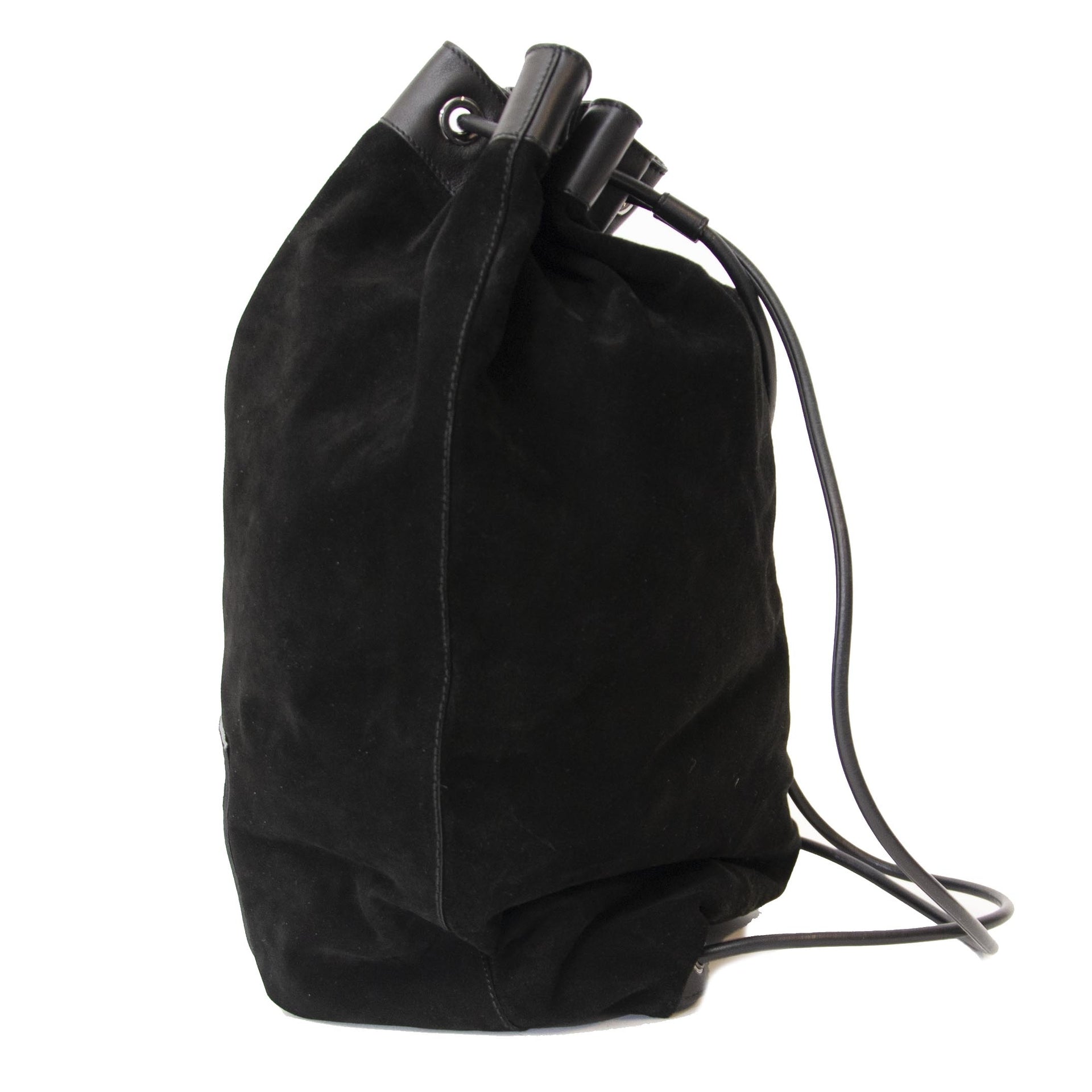 Buy authentic secondhand Delvaux handbag at the right price at Labellov vintage webshop.