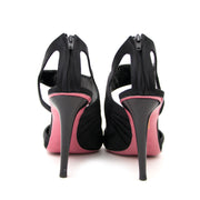 Achetez le Gucci Satin Toe Pointed Heel Zipper Cut Out Formal Pump en ligne, seconde main et luxe pièces.