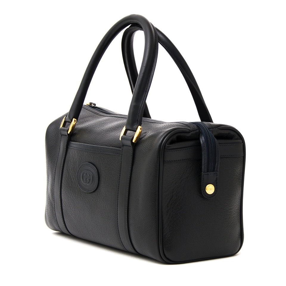 Authentieke Gucci donkerblauwe boston tas voor juiste prijs bij LabelLOV vintage webshop. second hand vintage Gucci dark blue boston bag with top handles. Veilig online winkelen. Luxe, vintage, mode. Antwerpen, België.