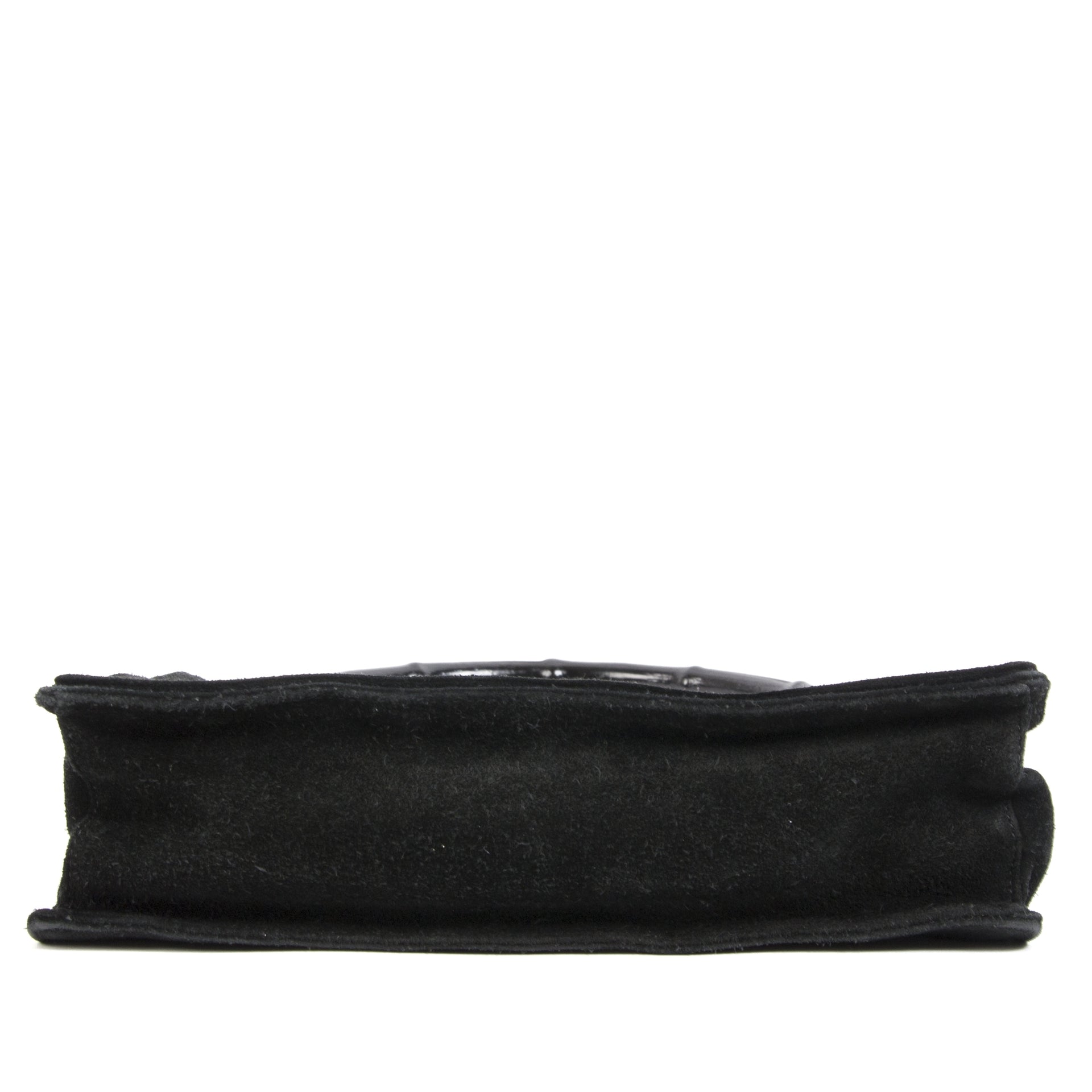 Gucci Black Suede Bamboo Shoulder Bag te koop bij Labellov tweedehands luxe in Antwerpen Belgie