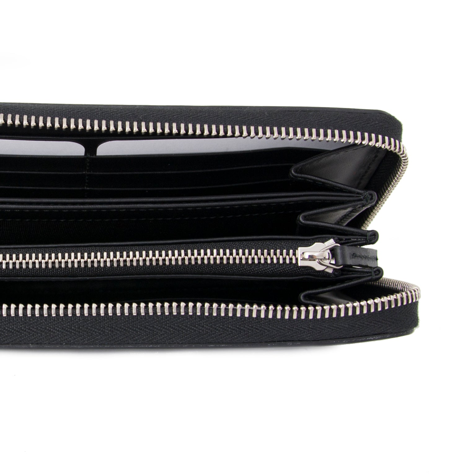 Buy authentic Gucci wallet Web at the right price at LabelLOV vintage webshop. Luxe, vintage, fashion. Safe and secure online shopping. Antwerp, Belgium.