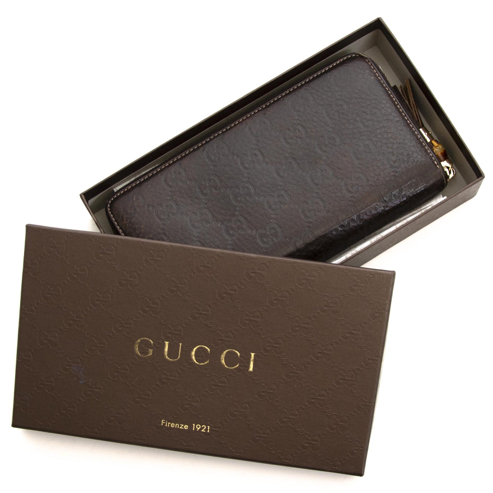 Gucci Signature Brown Leather Extra Large Zip Wallet now for sale at labellov vintage fashion webshop belgium