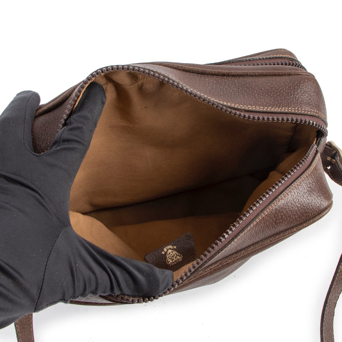Shop now for your pre-loved, 100% authentic Gucci bags, at Labellov