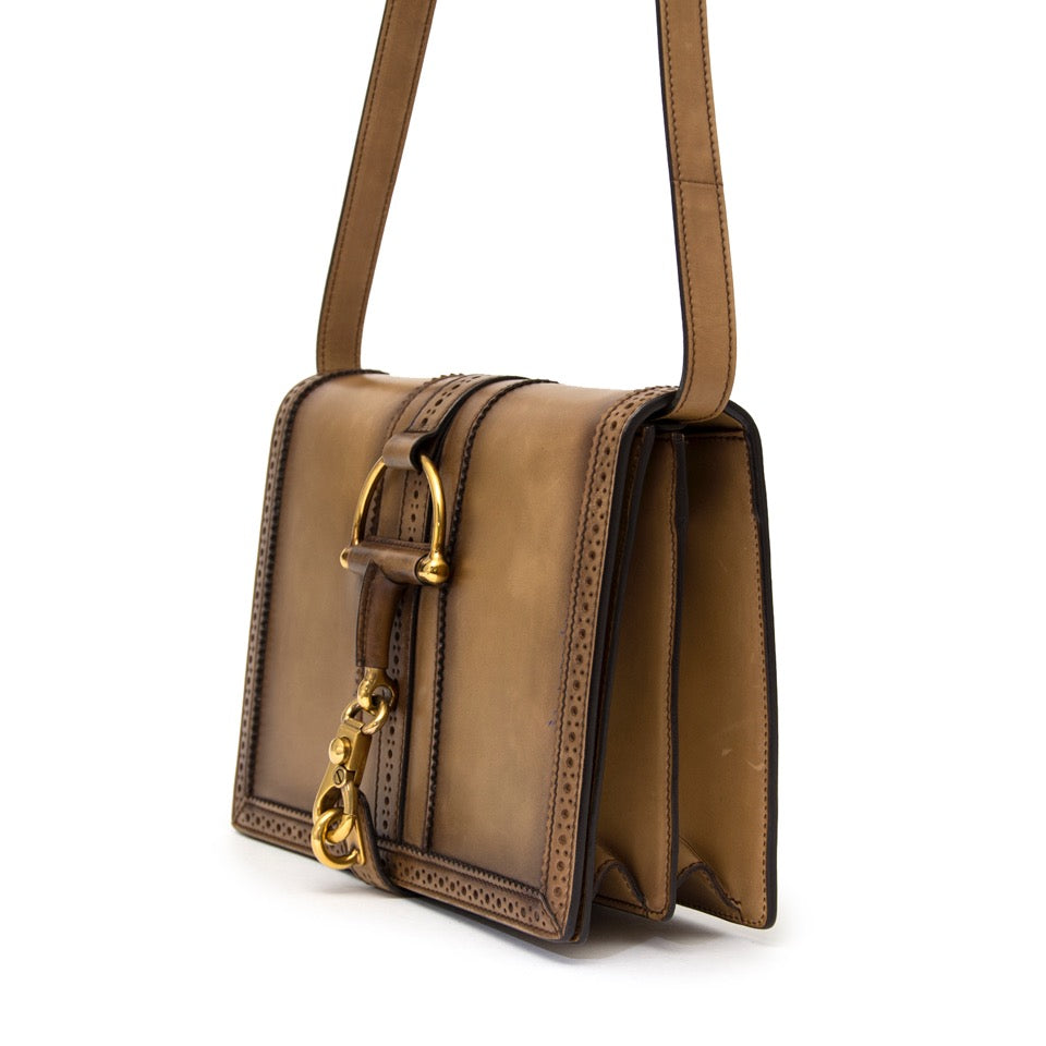 Koop en verkoop uw Gucci lederen tas aan de beste prijs bij Labellov tweedehands luxe designer handtassen