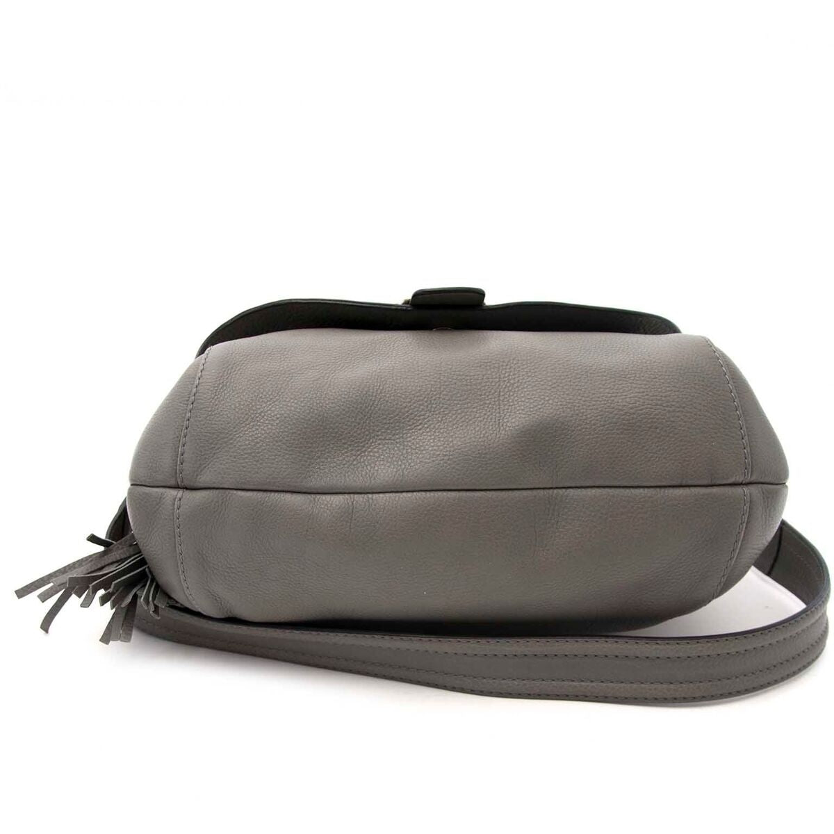 Compra una cartera de Gucci muy en moda para el precio correcto en LabelLOV.