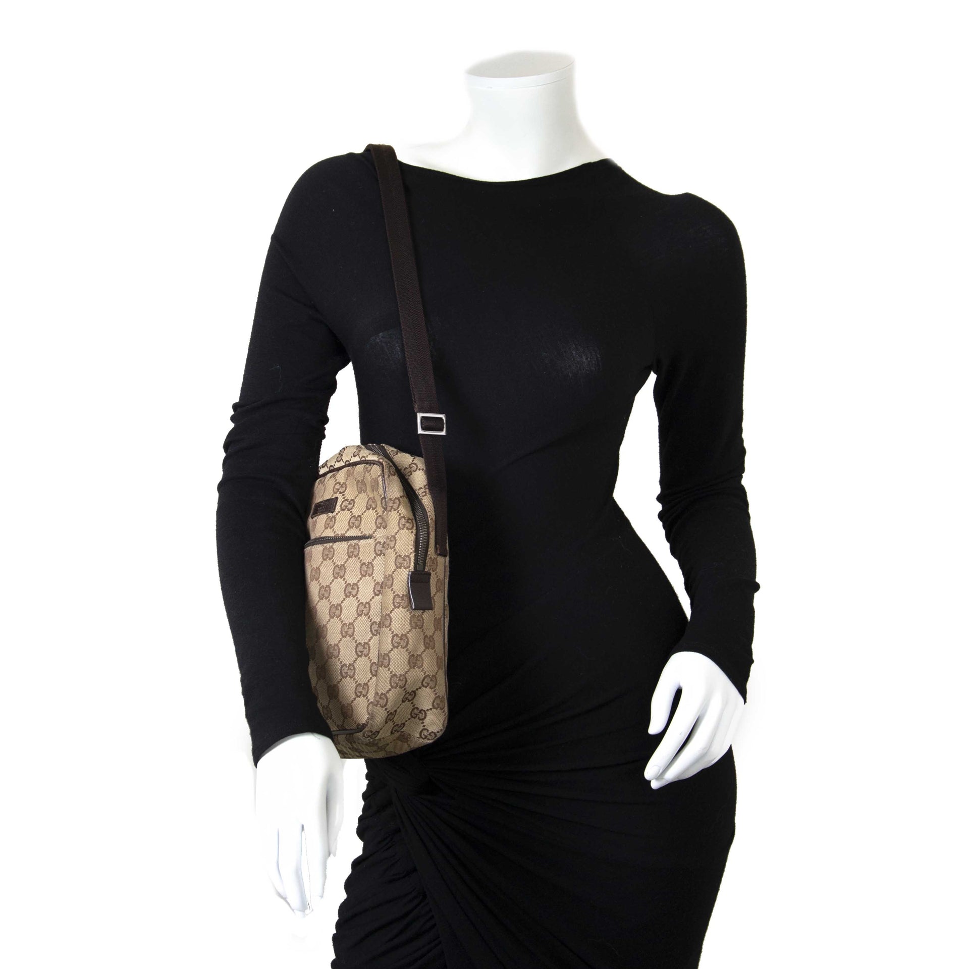 Gucci Monogram Supreme Messenger Shoulder Bag now for sale at labellov vintage fashion webshop belgium