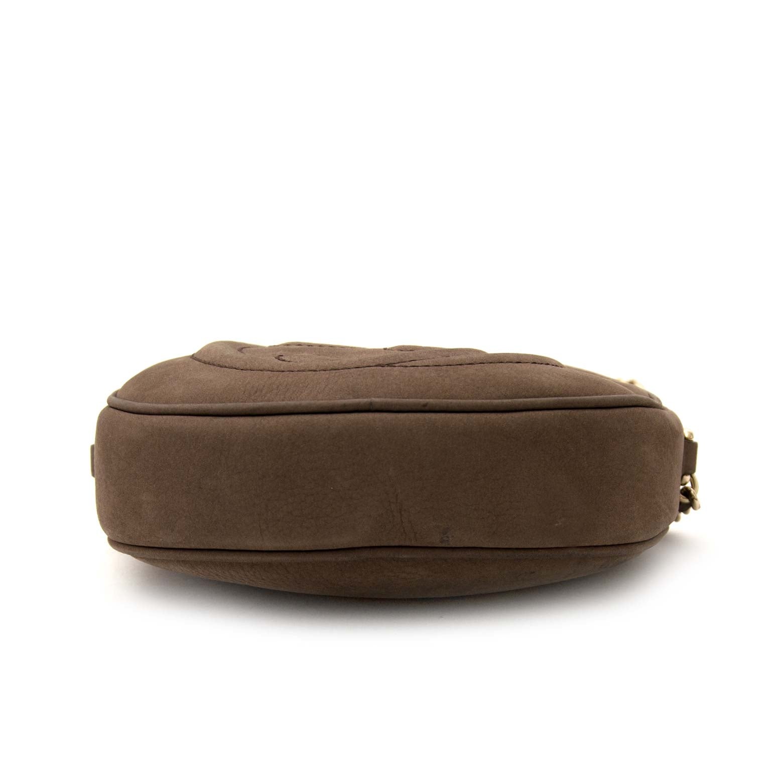 koop veilig online tegen de beste prijs jou tweedehands Gucci Taupe Nubuck Mini Soho Chain Bag