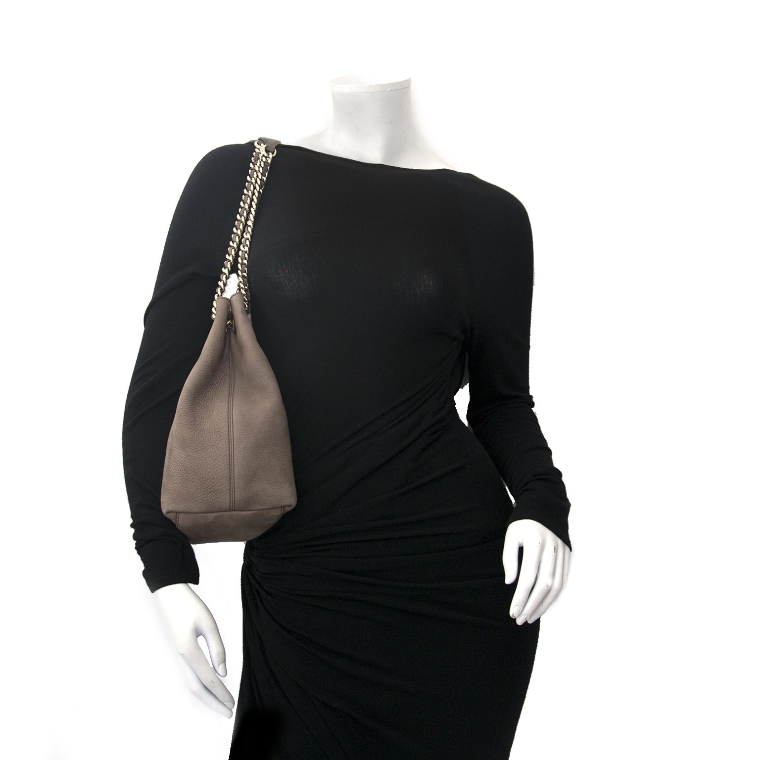 Gucci Taupe Nubuck Soho Hobo Shoulder Bag Buy authentic designer Gucci secondhand bags at Labellov at the best price. Safe and secure shopping. Koop tweedehands authentieke Gucci tassen bij designer webwinkel labellov.