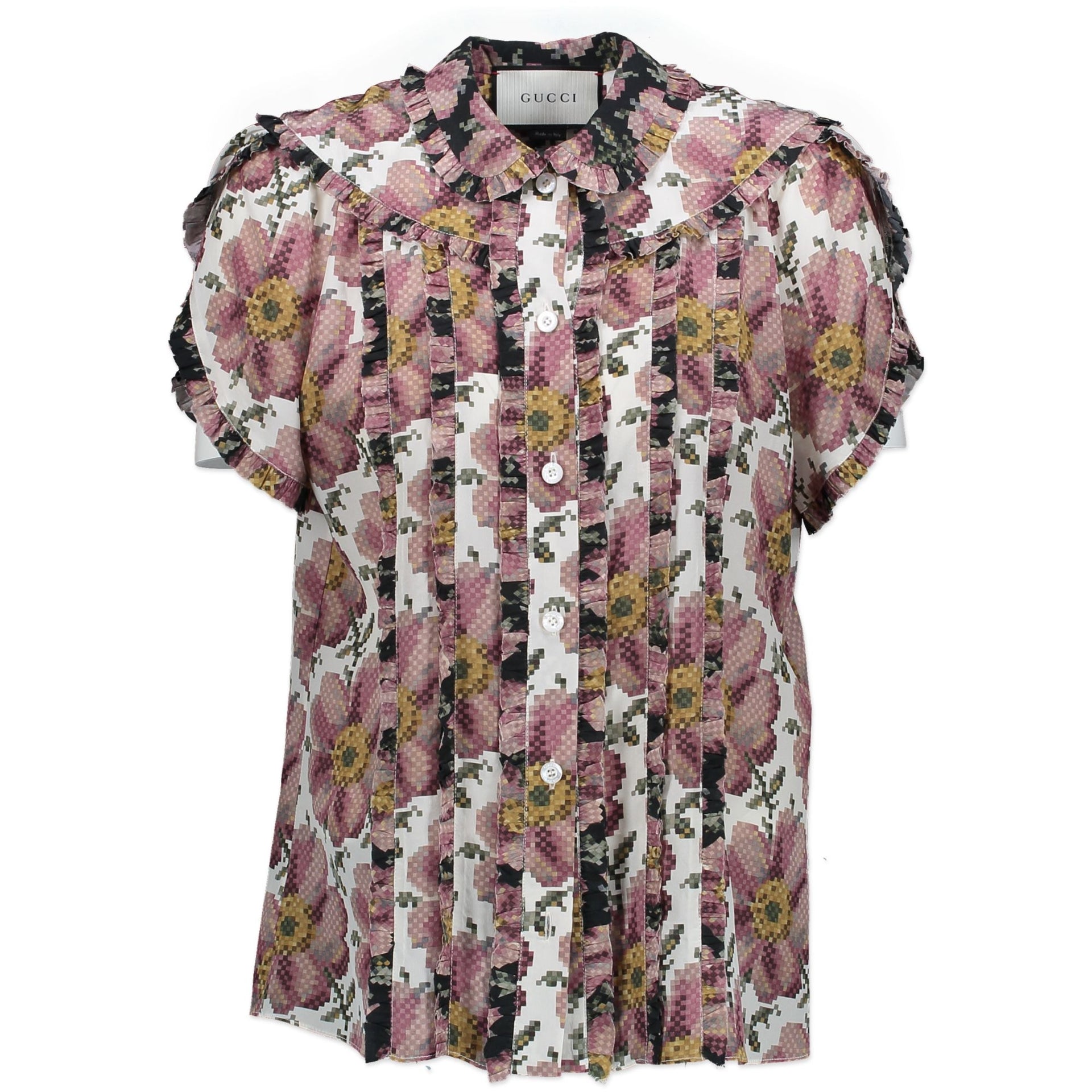Buy authentic secondhand designer Gucci top at the right price at Labellov designer vintage. Safe and secure shopping.