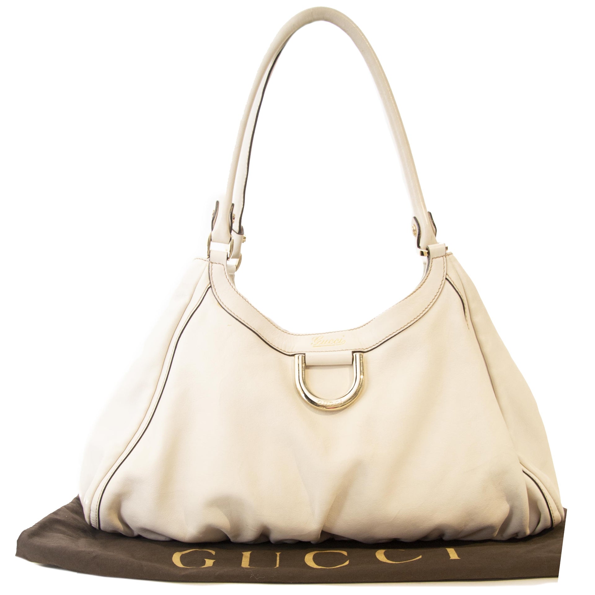 Buy a preloved Gucci shoulder bag at the right price at LabelLOV vintage webshop.