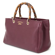 Buy authentic Gucci Burgundy Bamboo Tote at the right price at LabelLOV vintage webshop. Luxe, vintage, fashion. Safe and secure online shopping. Antwerp, Belgium.