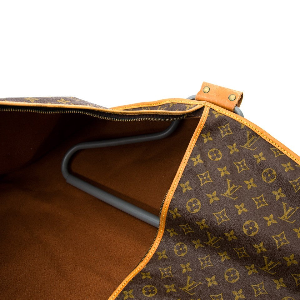 Vintage Louis Vuitton Monogram Garment cover for the best price at Labellov webshop. Safe and secure online shopping with 100% authenticity. Vintage Louis Vuitton monogramme couvre-vètements pour le meilleur prix.