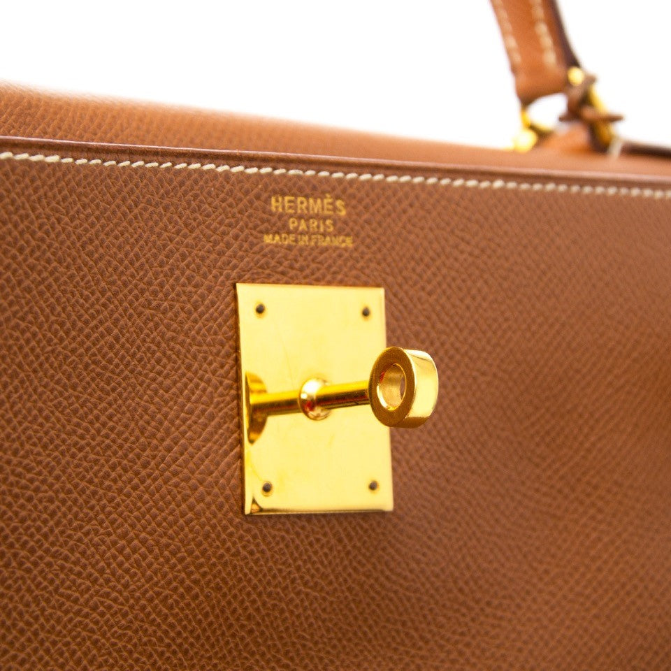 Searching for the perfect luxury bag? We buy and sell your 100% authentic Hermès bags for the best price. Zoekt u de ideale luxe handtas? Wij kopen en verkopen uw 100% authentieke Hermès handtassen voor de beste prijs.