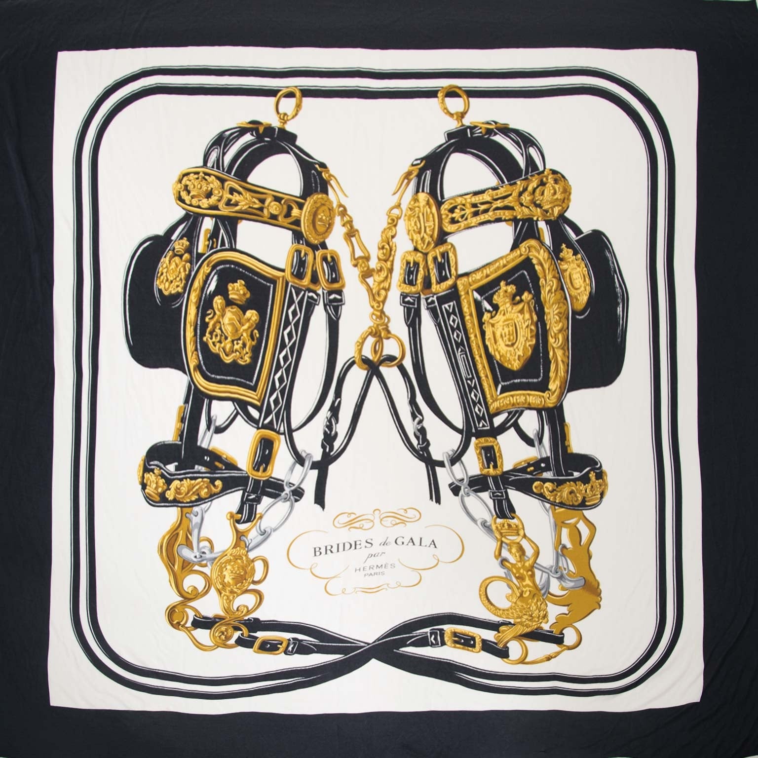 Buy your designer scarves at the right price at LabelLOV, vintage shop.