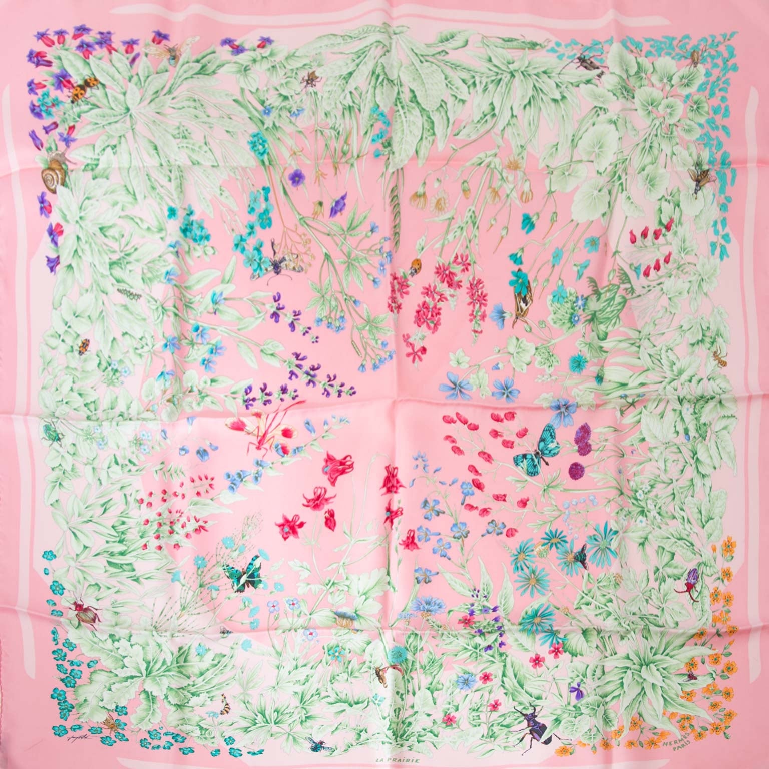 Hermès Paris Pink 'La Prairie' Silk Carré Scarf Buy authentic designer Hermes secondhand silk scarves at Labellov at the best price. Safe and secure shopping. Koop tweedehands authentieke Hermes sjaals bij designer webwinkel labellov.