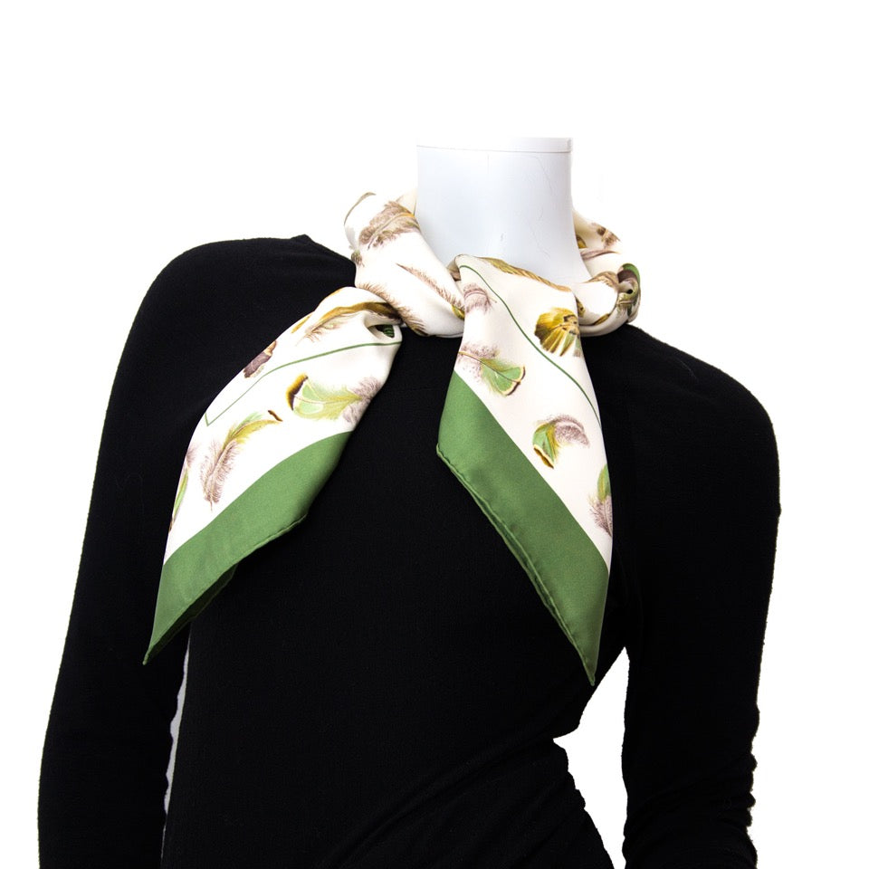 shop safe online at the best price Hermès Silk Carré 'Plumes Linares' Scarf