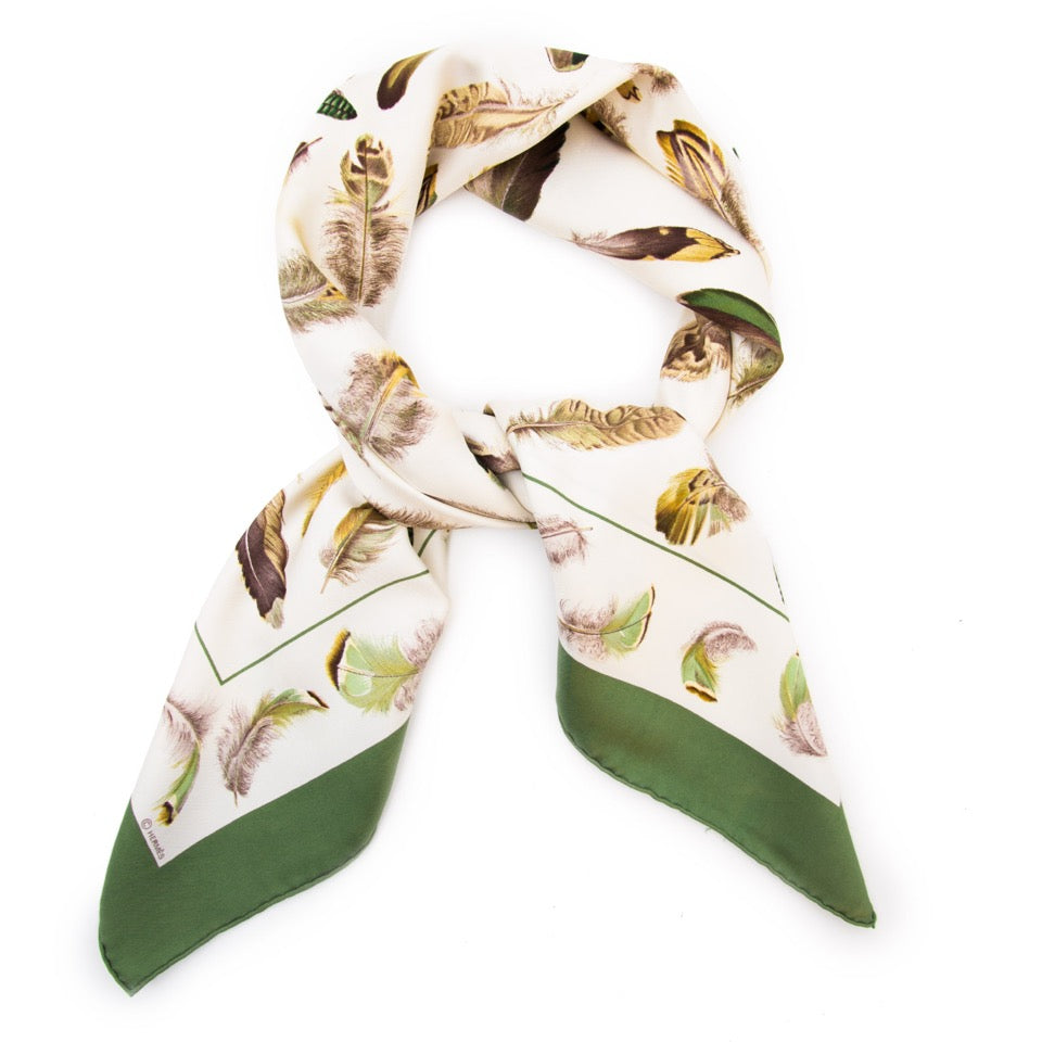 acheter en ligne pour le meilleur prix carré Hermès Silk Carré 'Plumes Linares' Scarf