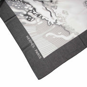 Acheter en ligne chez Labellov.com Hermès Black and White Waves Scarf