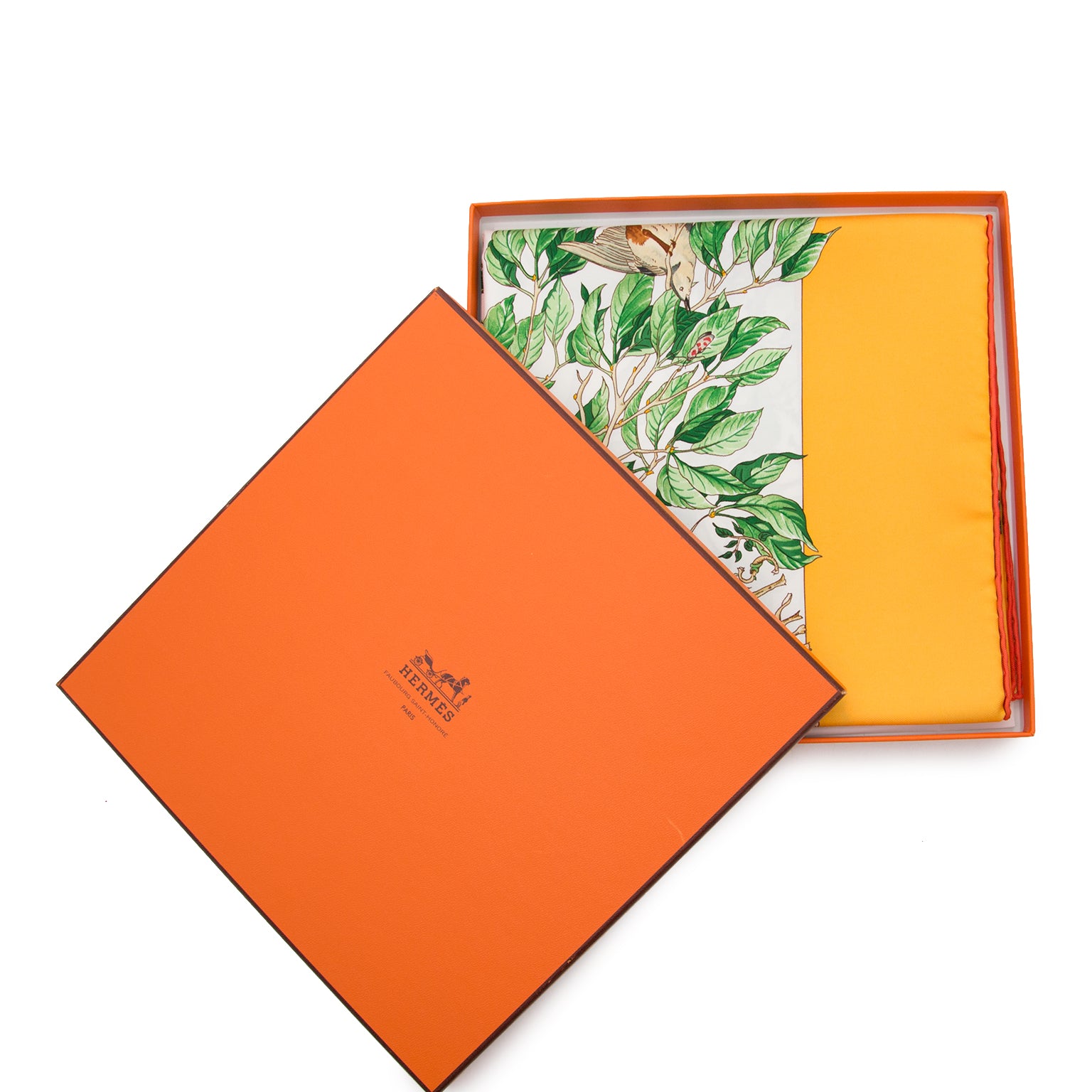 Koop en verkoop uw authentieke Hermès Carré Au Coeur Des Bois foulard aan de beste prijs