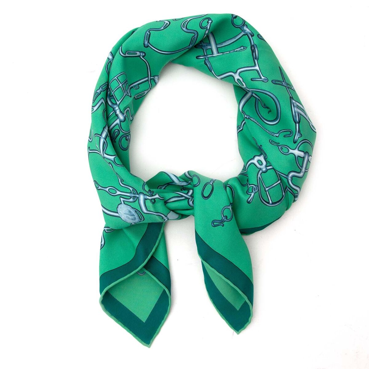 Buy an authentic secondhand Hermès carré in green at the right price at LabelLOV vintage webshop. Safe and secure online shopping.