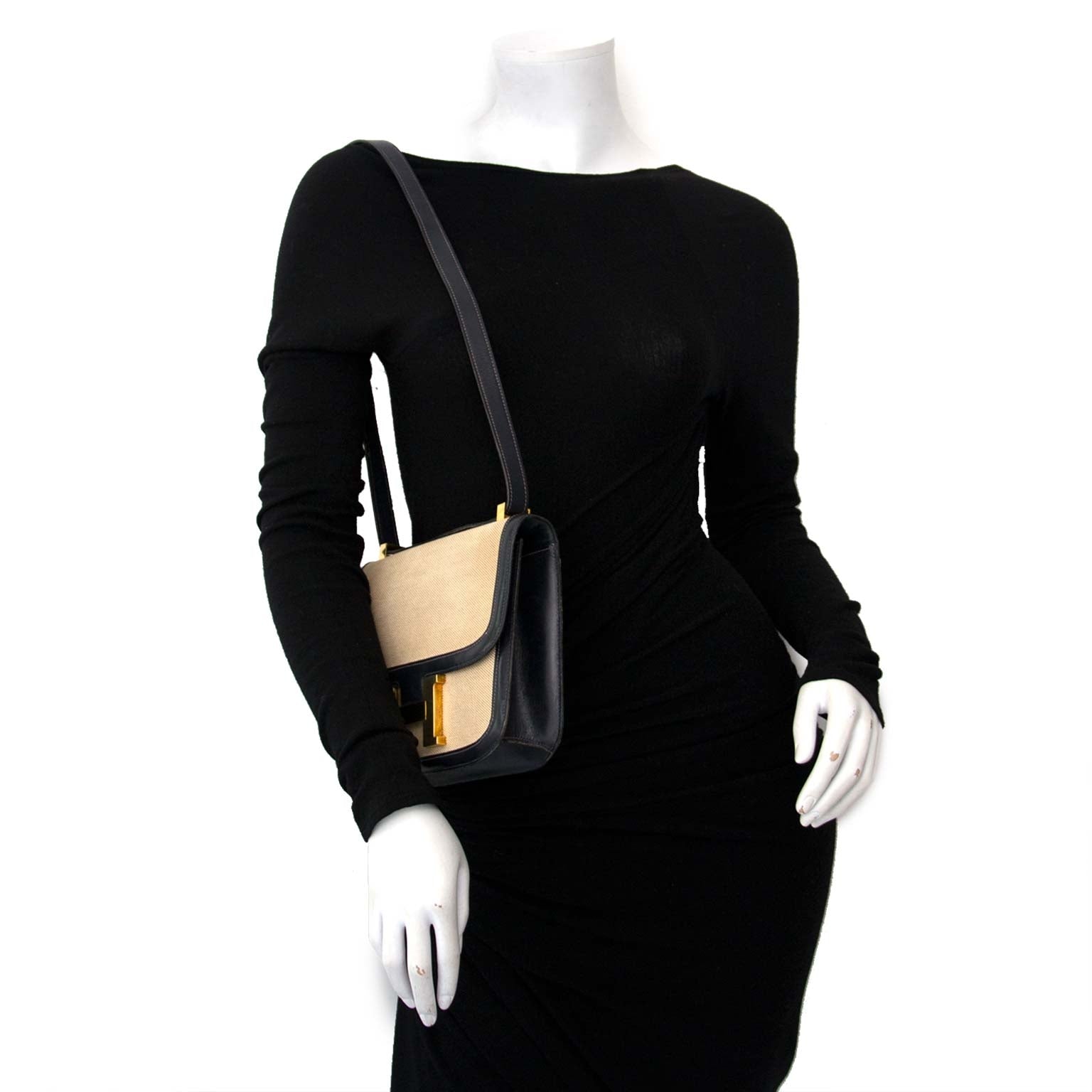 Hermes Constance H Toile Navy Boxcalf Shoulder Bag Buy authentic designer Hermes secondhand bags at Labellov at the best price. Safe and secure shopping. Koop tweedehands authentieke Hermes tassen bij designer webwinkel labellov.