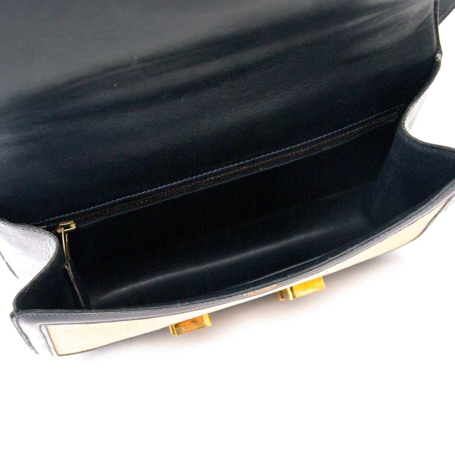 Hermes Constance H Toile Navy Boxcalf Shoulder Bag Buy authentic designer Hermes secondhand bags at Labellov at the best price. Safe and secure shopping. Koop tweedehands authentieke Hermes tassen bij designer webwinkel labellov.
