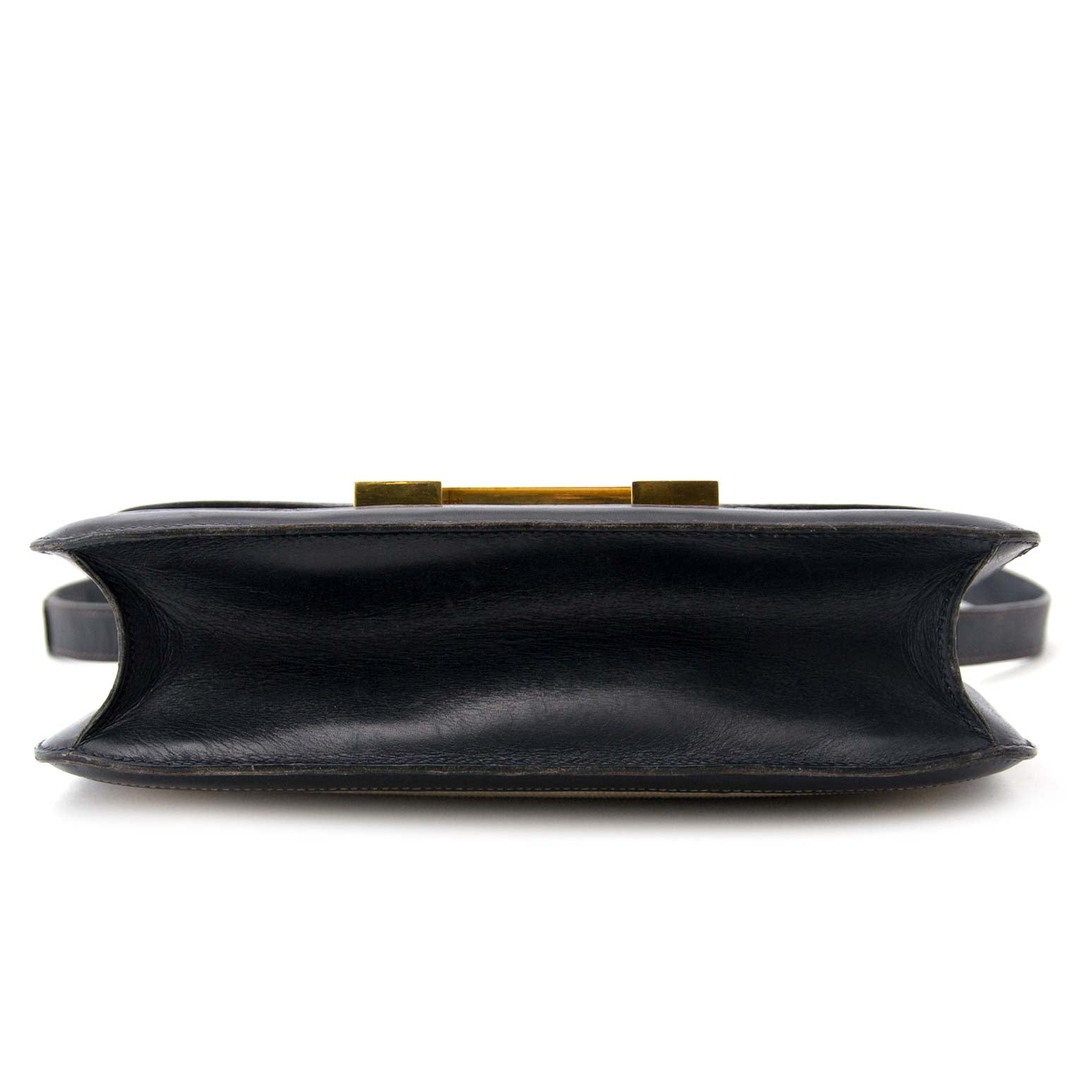 Hermes Constance H Toile Navy Boxcalf Shoulder Bag Buy authentic designer Hermes secondhand bags at Labellov at the best price. Safe and secure shopping. Koop tweedehands authentieke Hermes tassen bij designer webwinkel labellov.