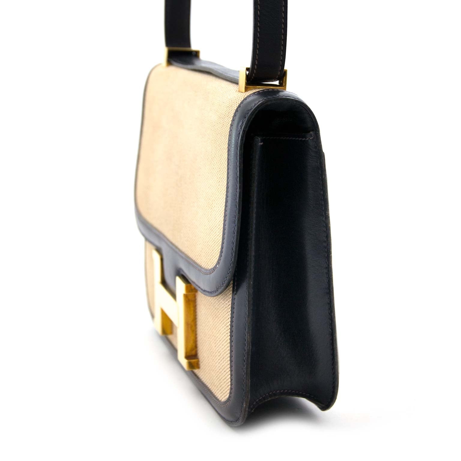 Hermes Constance H Toile Navy Boxcalf Shoulder Bag Buy authentic designer Hermes secondhand bags at Labellov at the best price. Safe and secure shopping. Koop tweedehands authentieke Hermes tassen bij designer webwinkel labellov.