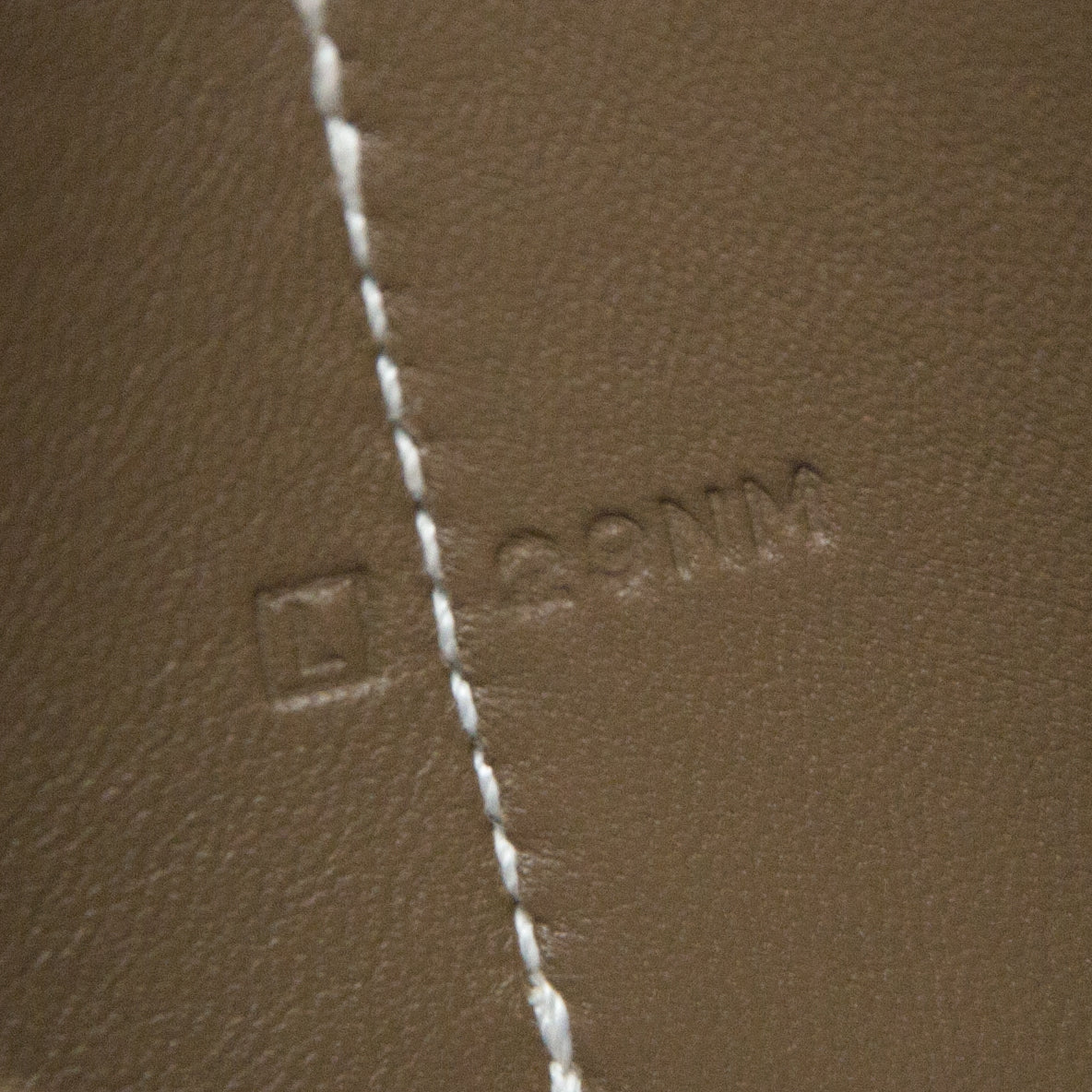 Buy now safe and secure real Hermès Etoupe Dogon Wallet on www.labellov.com.