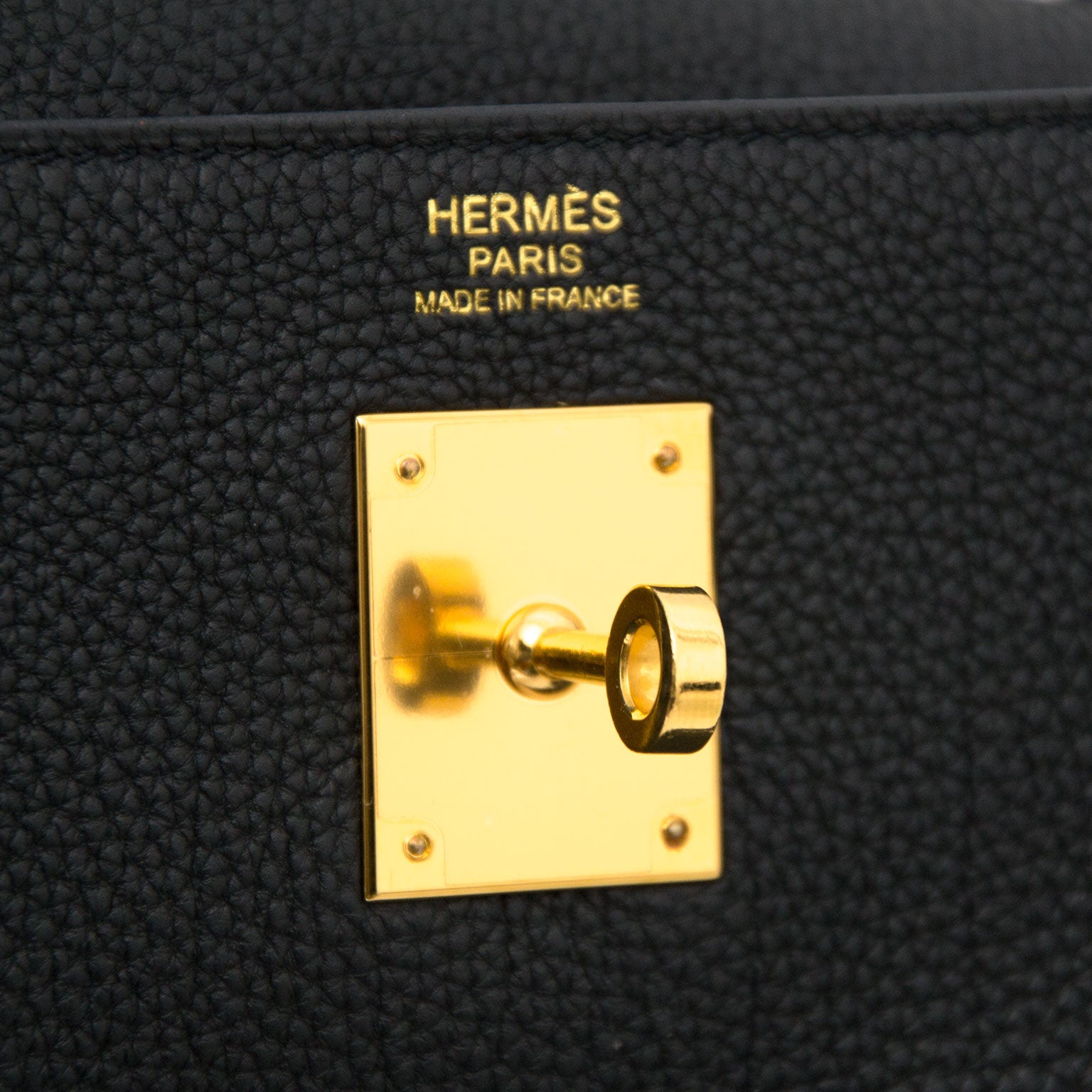 Authenticiteitsgarantie op uw Hermès Kelly Retourne 32 Veau Togo Noir GHW enkel bij Labellov