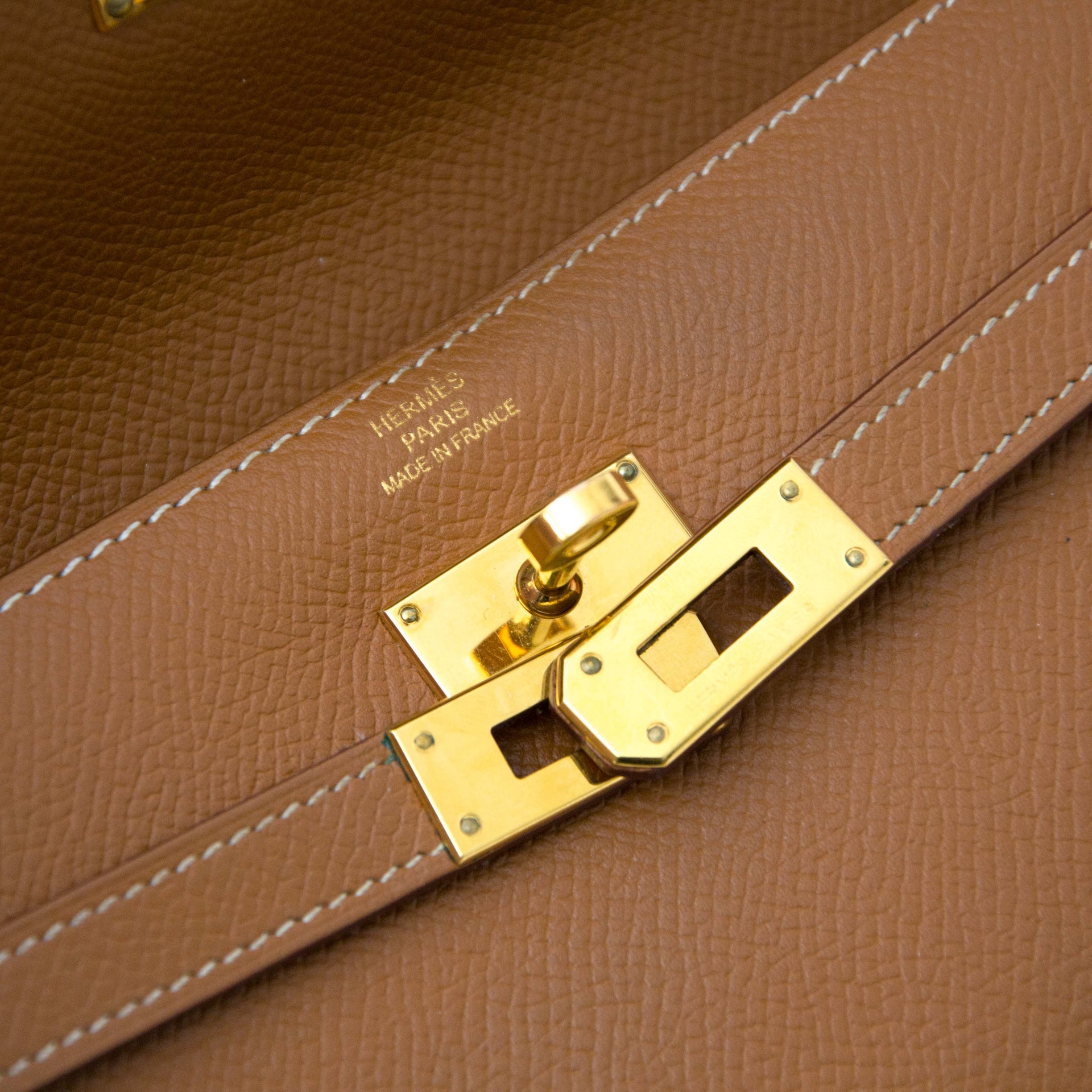 Bent u op zoek naar een authentieke Hermes Gold Epsom Kelly Wallet GHW?