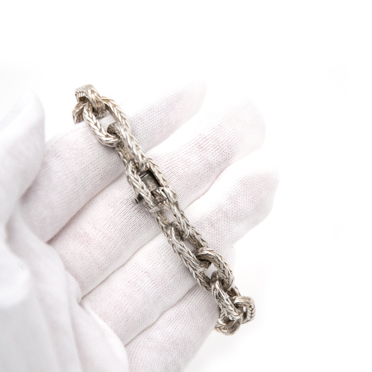 Bent u opzoek naar een Hermès zilveren schakelarmband?