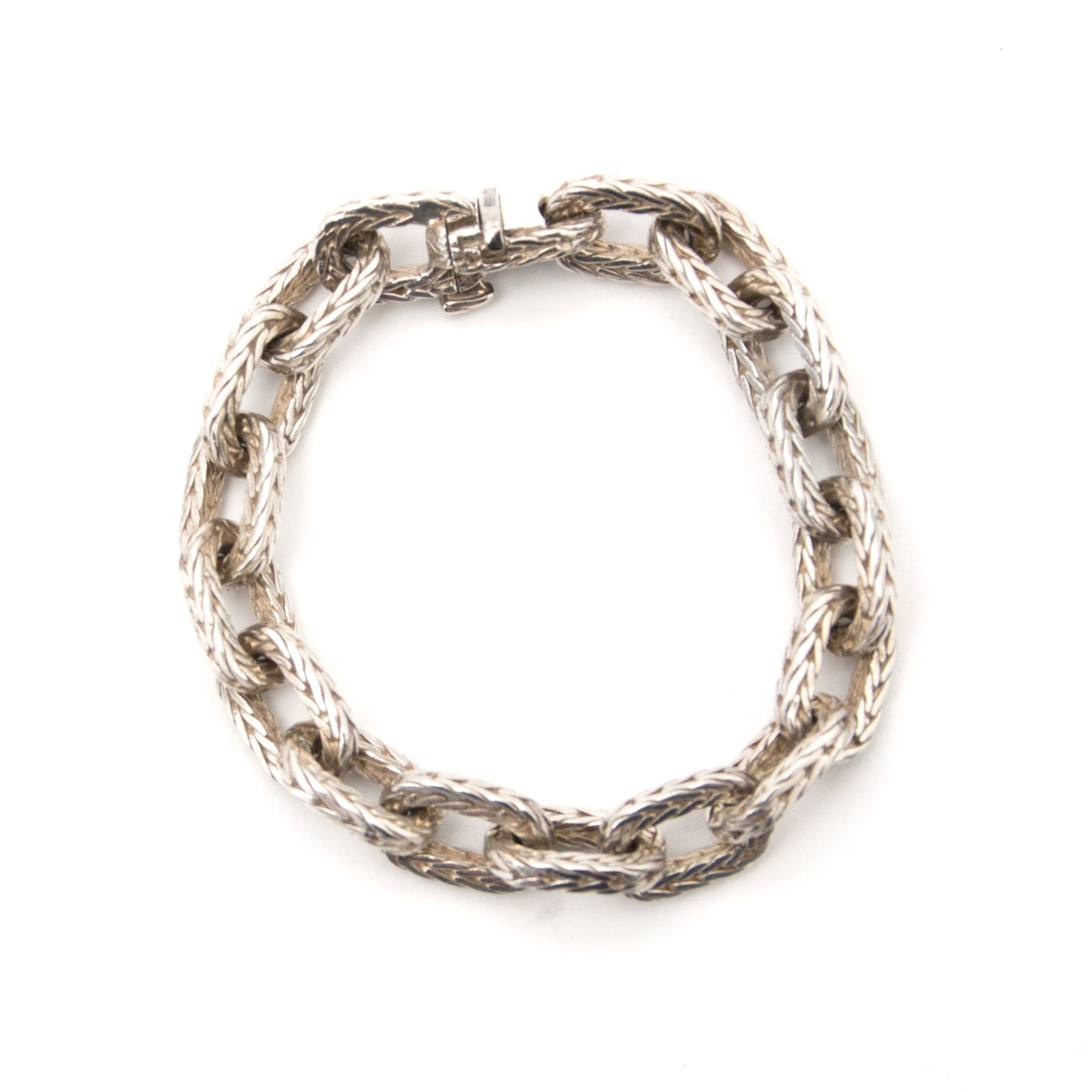 Looking for a Hermès Silver Chain Bracelet safe and secure online at Labellov.com