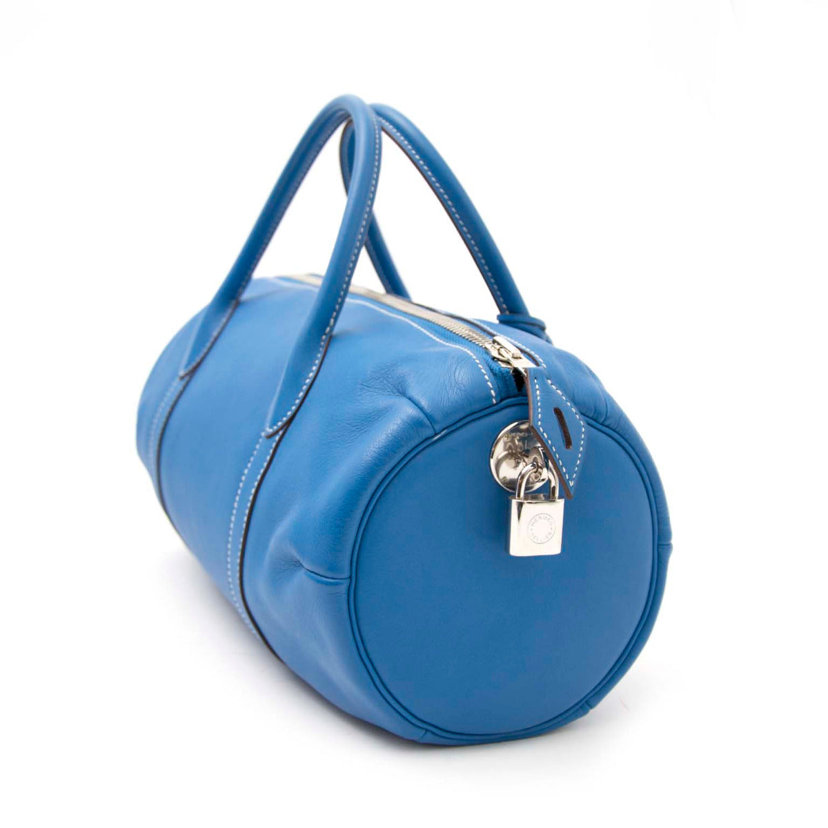 This particular Hermès Polochon 30 Boston Bag is in very good condition, showcasing minimal signs of wear. The leather remains supple and vibrant, while the hardware retains its shine. Each Hermès bag is a true investment piece, known for its enduring val