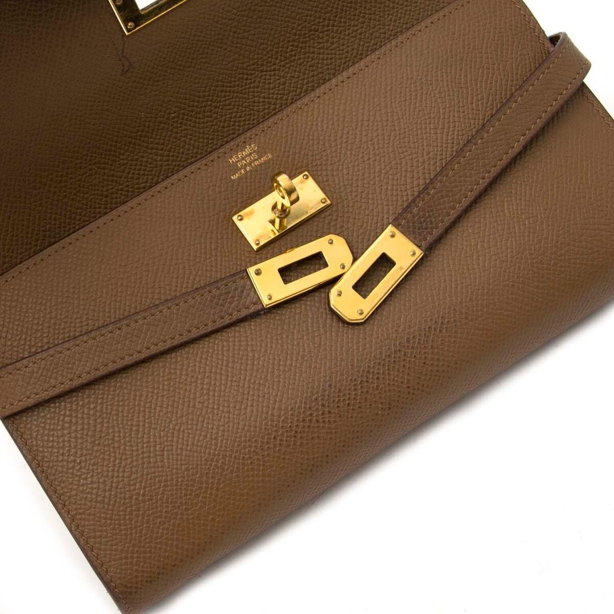 Achetez un authentique Hermes portefeuille pour le bon prix chez LabelLOV.